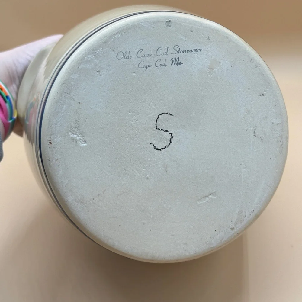 Vintage Olde Cape Cod Stoneware Ceramic Crock with Pineapple Motif 7.75”